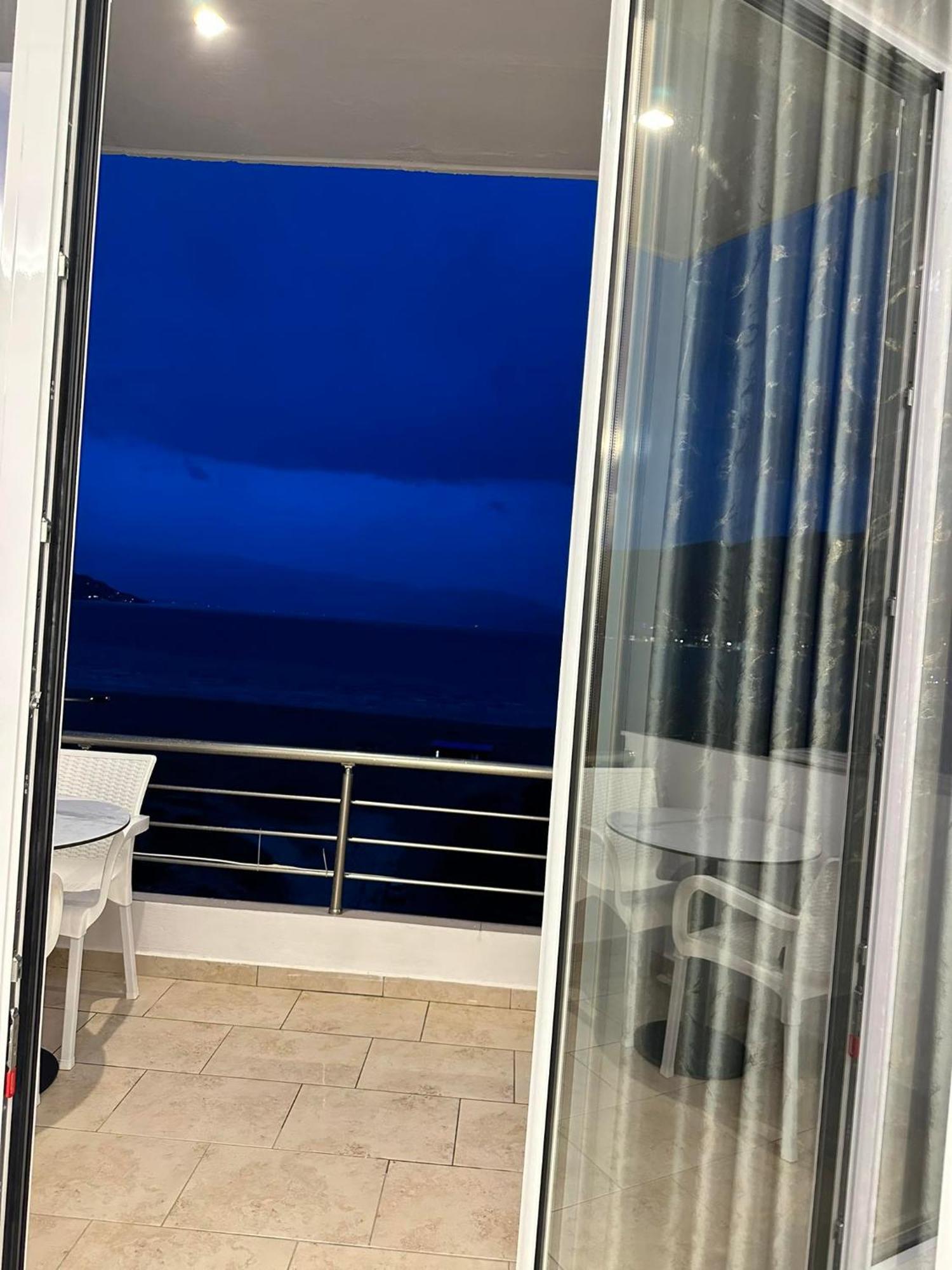 Sea View Apartment Luxury Vlorë Exteriör bild