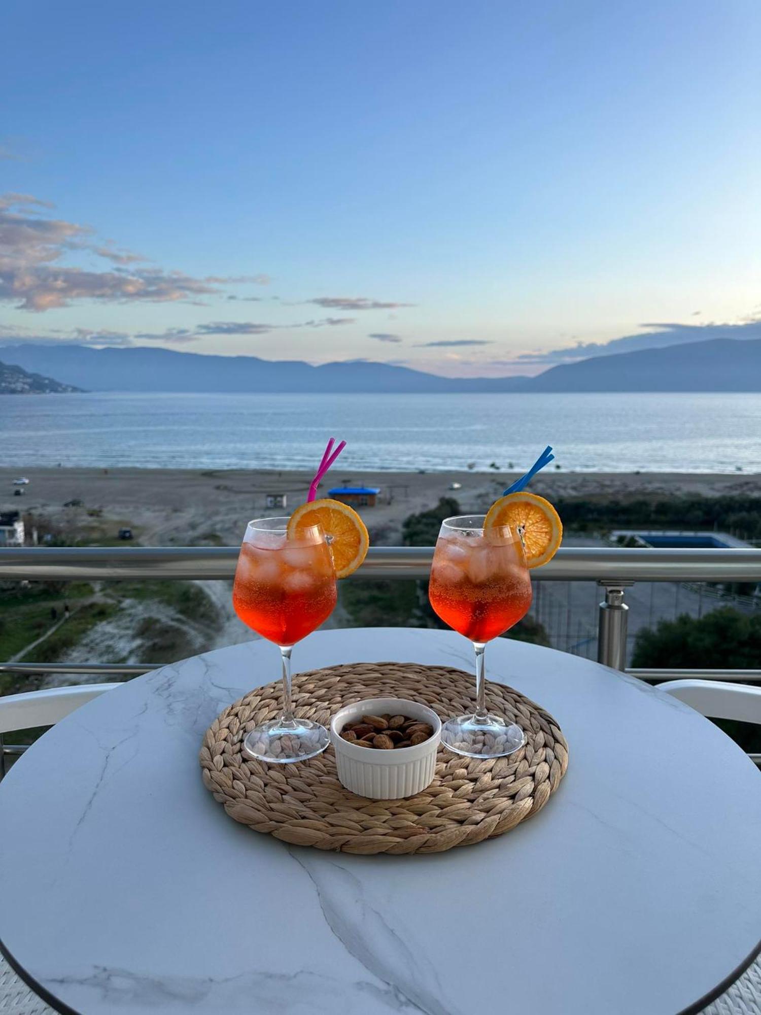 Sea View Apartment Luxury Vlorë Exteriör bild