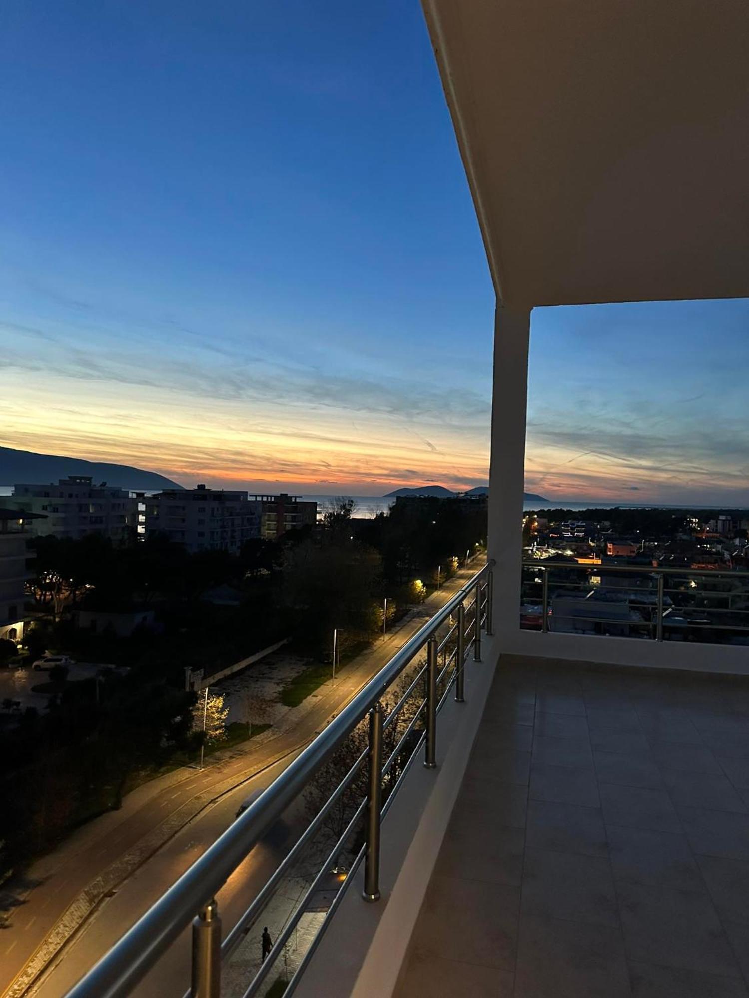 Sea View Apartment Luxury Vlorë Exteriör bild