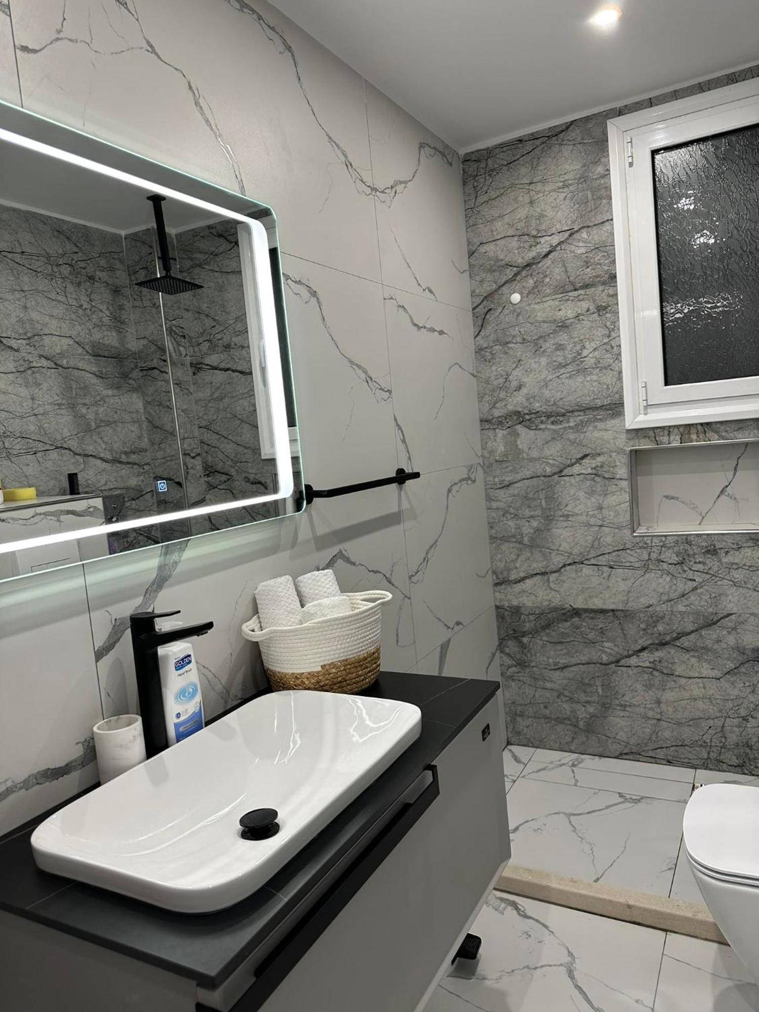 Sea View Apartment Luxury Vlorë Exteriör bild