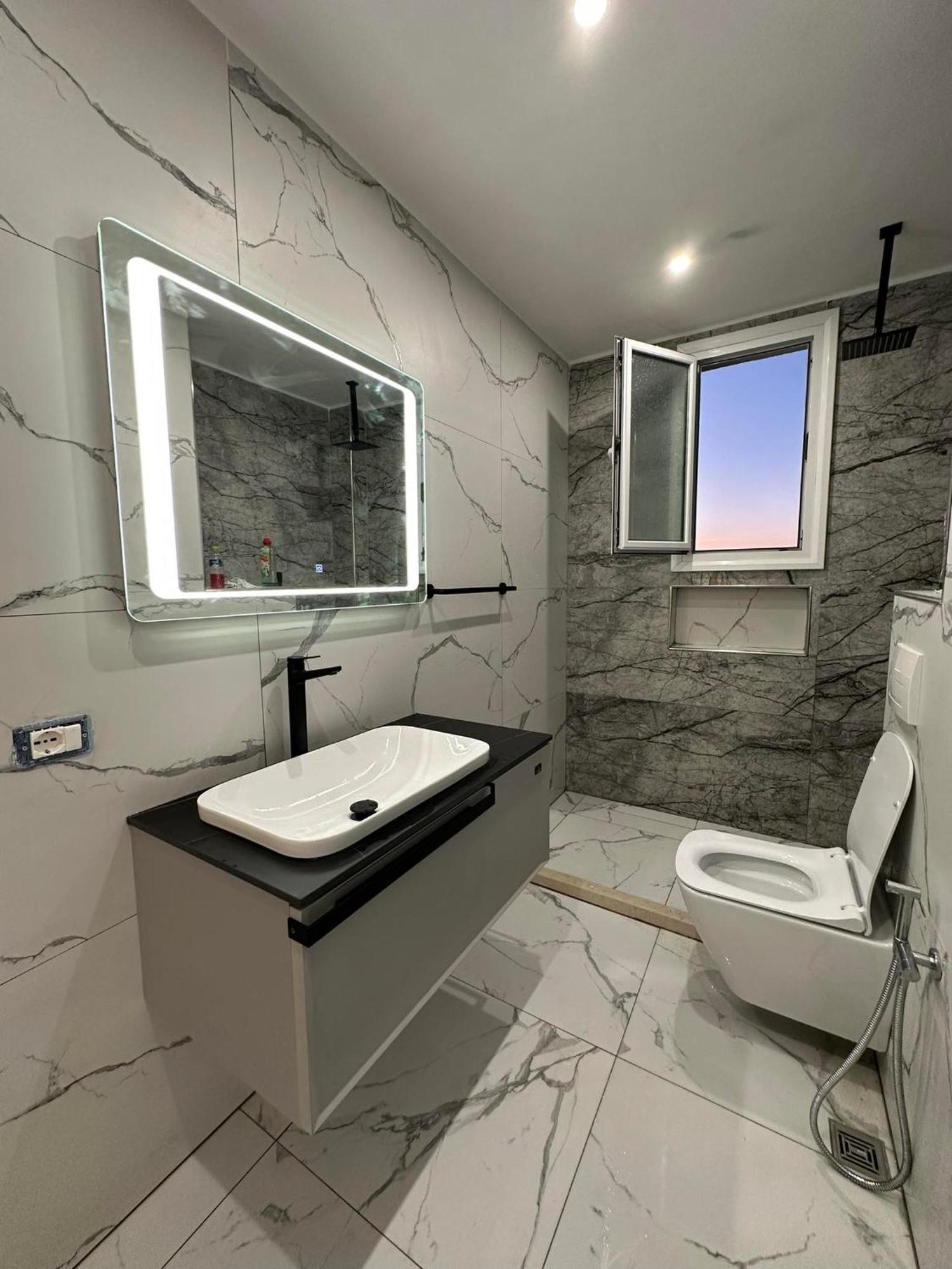 Sea View Apartment Luxury Vlorë Exteriör bild
