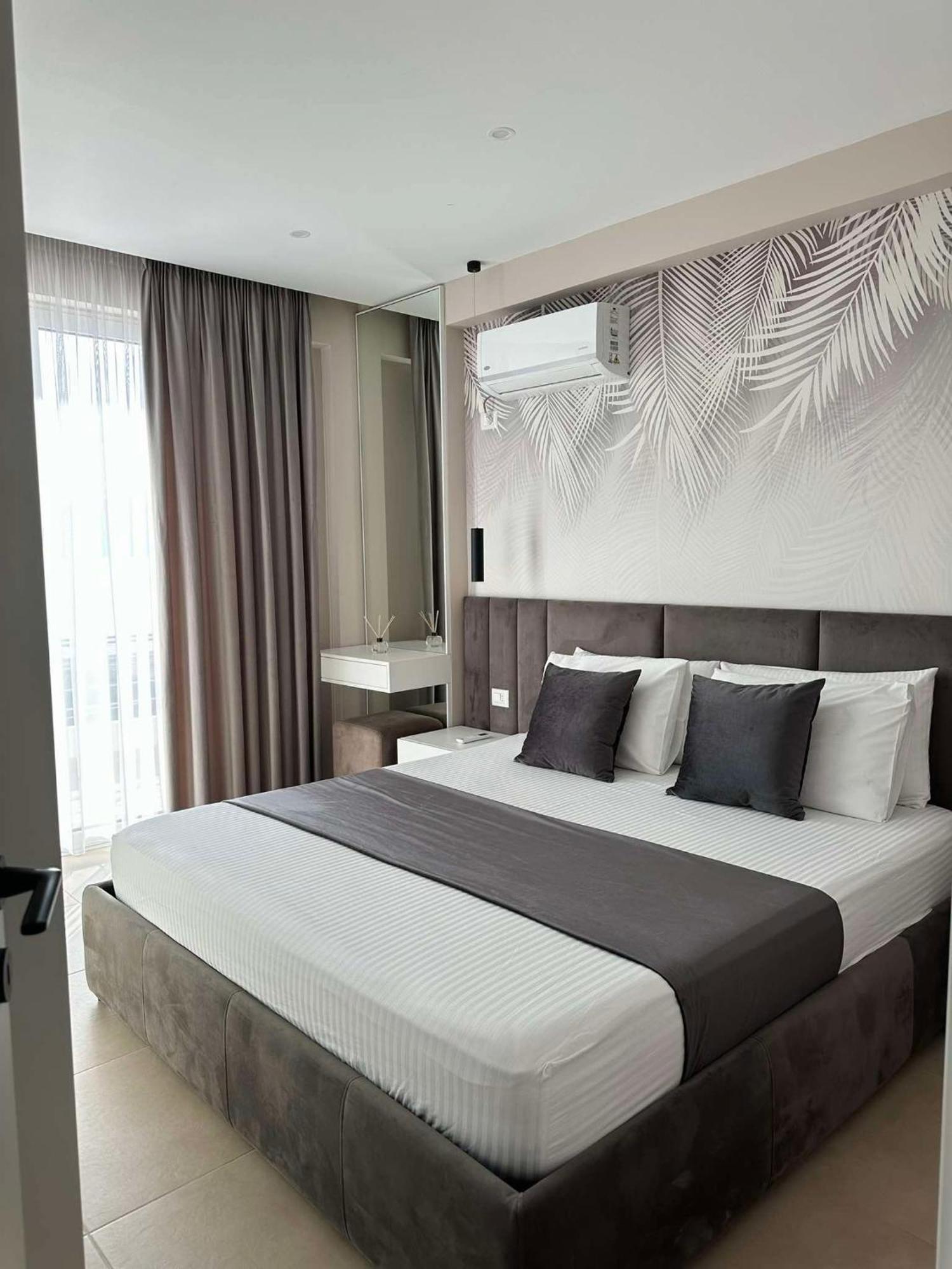 Sea View Apartment Luxury Vlorë Exteriör bild
